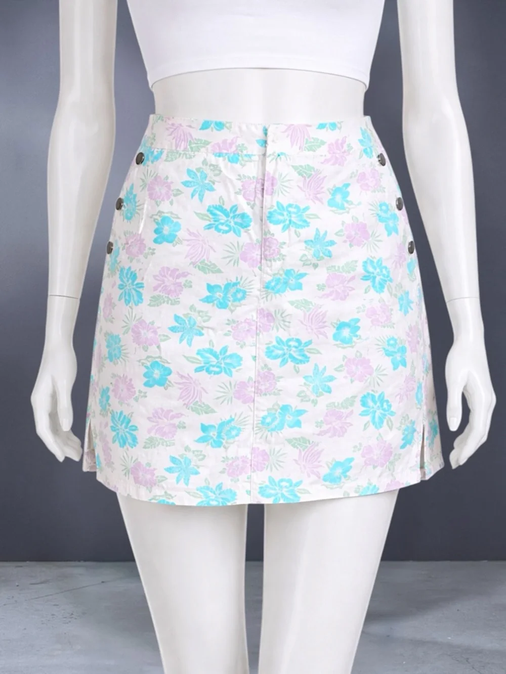 Liz Claiborne White Floral Lace-Up Back Skort